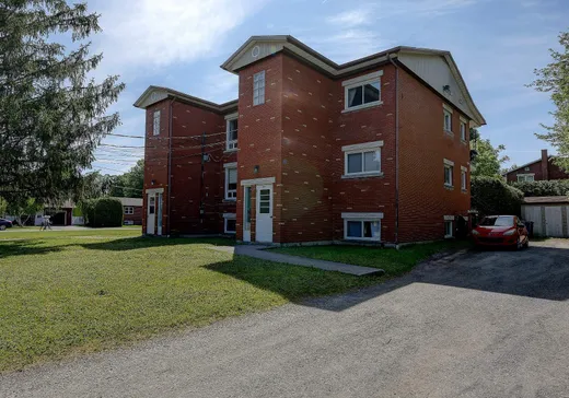 Triplex for Sale - 102 Rue Sherwood, Cowansville, J2K 1T6