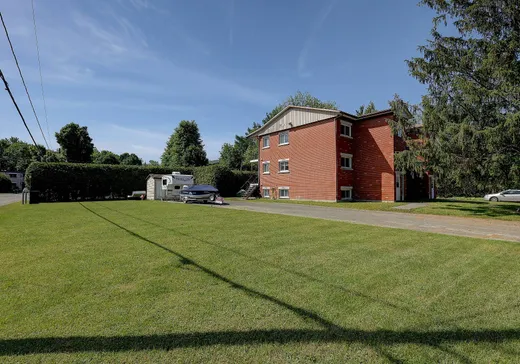 Triplex for Sale - 102 Rue Sherwood, Cowansville, J2K 1T6