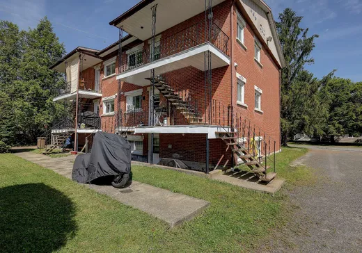 Triplex for Sale - 102 Rue Sherwood, Cowansville, J2K 1T6