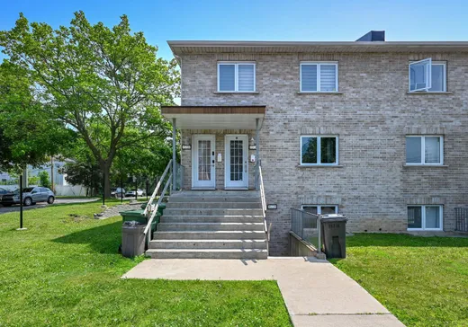 Triplex for sale - 15728-15732 Rue Notre-Dame E., Montreal (Pointe-aux-Trembles), H1A1X4