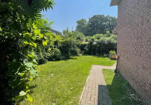 5-Plex à vendre - 1430-1434 Rue Logan, Longueuil, J4K 5G9