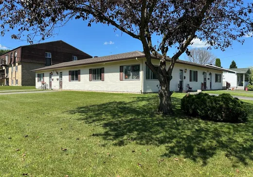 4-Plex à vendre - 1 Rue Raîche, Warwick, J0A1M0