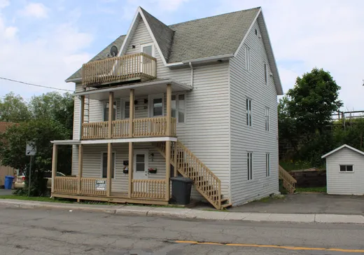 Triplex à vendre - 8-10 Rue Témiscouata, Rivière-du-Loup, G5R 2X9