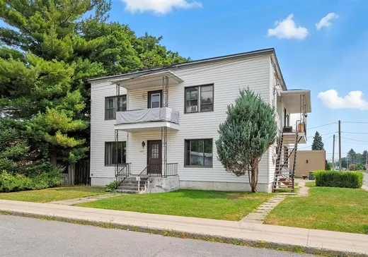 Triplex à vendre - 2665-2685 Rue Crevier, Saint-Hyacinthe, J2T 1T2