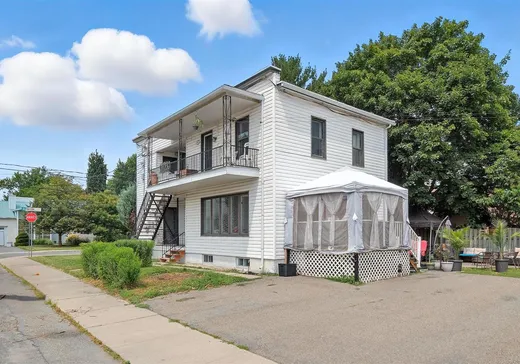 Triplex à vendre - 2665-2685 Rue Crevier, Saint-Hyacinthe, J2T 1T2