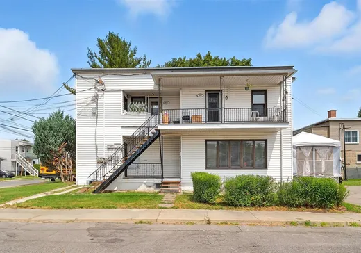 Triplex à vendre - 2665-2685 Rue Crevier, Saint-Hyacinthe, J2T 1T2