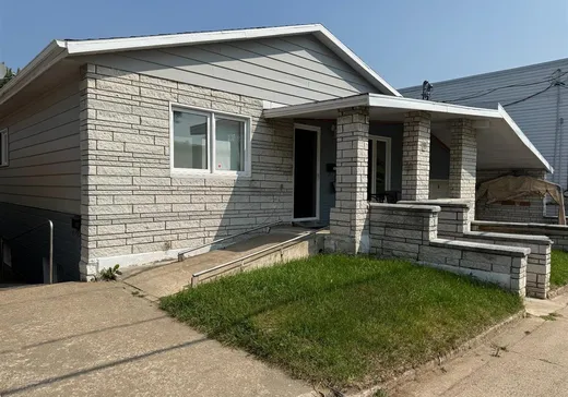 Duplex à vendre - 382-382A Rue Tessier, La Tuque, G9X 3E5