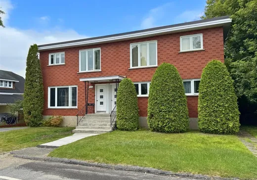 4-Plex à vendre - 431-437 Rue du Collège, Magog, J1X 2K7