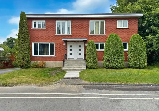 4-Plex à vendre - 431-437 Rue du Collège, Magog, J1X 2K7