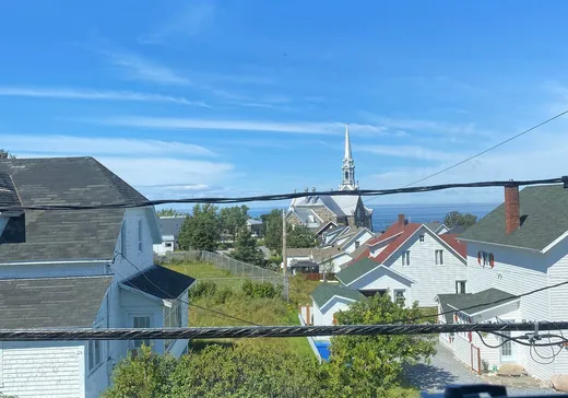 Duplex for Sale - 15A-15B Rue du Lieutenant-De Chaste, Cap-Chat, G0J 1E0