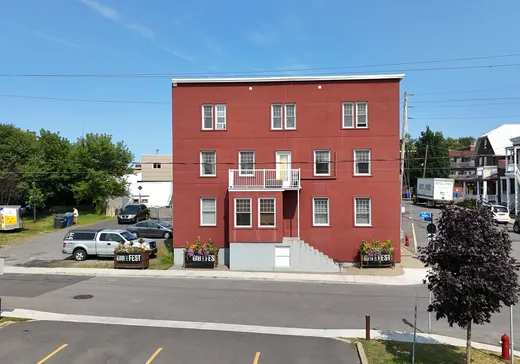 5-Plex à vendre - 51-59E Rue de la Reine, Massueville, J3P4R5