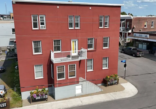 5-Plex à vendre - 51-59E Rue de la Reine, Massueville, J3P 4R5