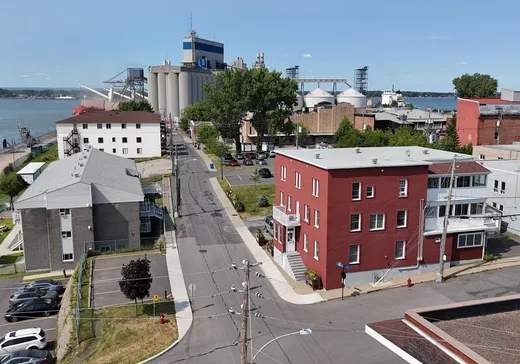 5-Plex à vendre - 51-59E Rue de la Reine, Massueville, J3P 4R5