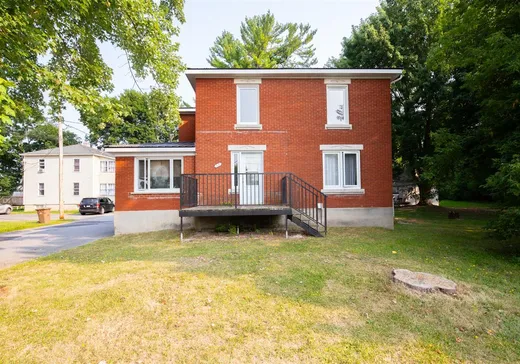 Duplex à vendre - 57A-57 Rue Élisabeth, Bedford, J0J1A0