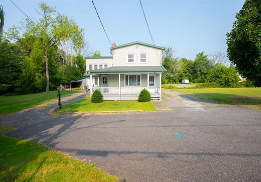 Triplex à vendre - 12-14 Rue Élisabeth, Bedford, J0J1A0