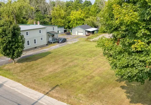 Triplex à vendre - 12-14 Rue Élisabeth, Bedford, J0J 1A0
