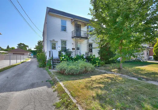 Triplex à vendre - 888-892 Boul. La Fayette, Acton Vale, J4K 3A5