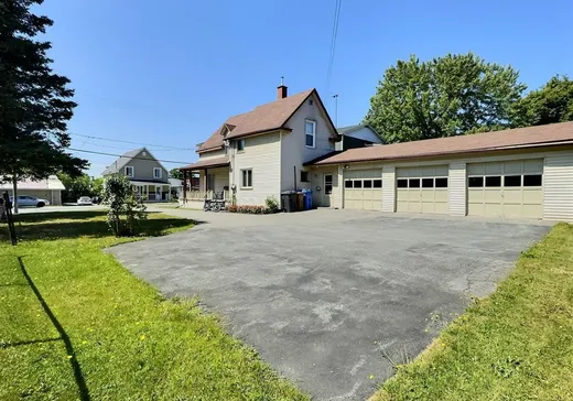 Duplex à vendre - 68-70 Rue de l'Hôtel-de-Ville, East Angus, J0B 1R0