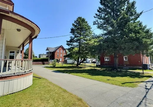 Duplex à vendre - 68-70 Rue de l'Hôtel-de-Ville, East Angus, J0B 1R0