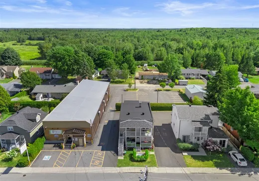 Triplex à vendre - 740-742 Boul. St-Charles, Drummondville, J2C 4Y5