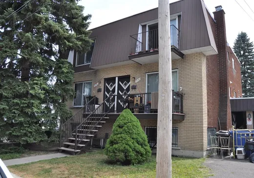 Triplex à vendre - 2694-2698 Rue St-Georges (Longueuil), Longueuil, J4K 4B5