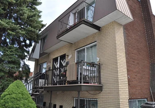 Triplex à vendre - 2694-2698 Rue St-Georges (Longueuil), Longueuil, J4K 4B5
