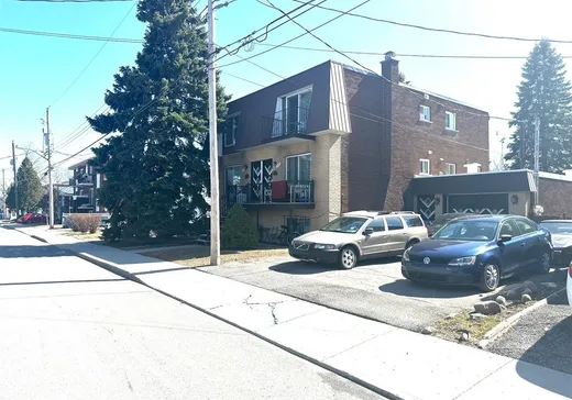 Triplex à vendre - 2694-2698 Rue St-Georges (Longueuil), Longueuil, J4K 4B5