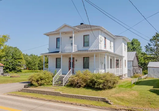 Duplex à vendre - 1736-1738 Av. Principale, Saint-Marc-des-Carrières, G0A4B0