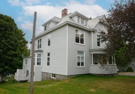 5-Plex à vendre - 115-119 Rue du Carmel, Danville, J0A 1A0