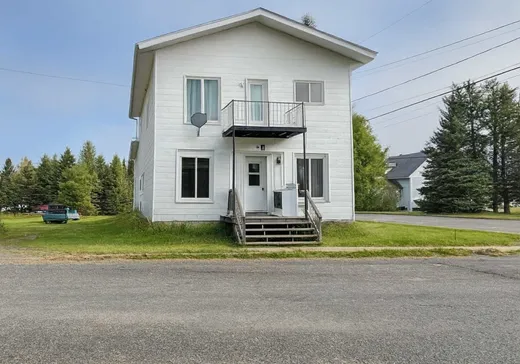 Duplex for sale - 2 Av. du Chemin-de-Fer, Trécesson, J0Y2S0