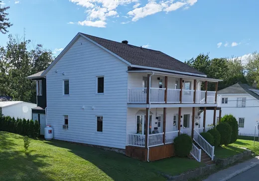 Triplex for Sale - 220-246 Rue Sacré-Coeur O., Alma, G8B 1L6