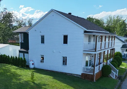 Triplex for Sale - 220-246 Rue Sacré-Coeur O., Alma, G8B 1L6