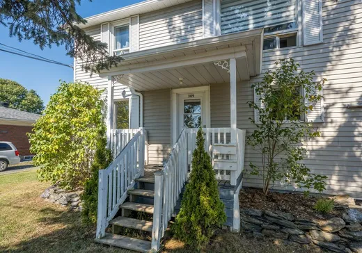 Duplex for Sale - 309-311 Rue Pie-XII N., Magog, J1X 4C3
