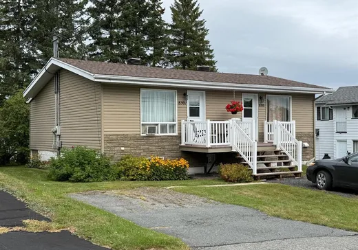 Triplex à vendre - 828-830 16e Rue, Saint-Georges, G5Y4W9