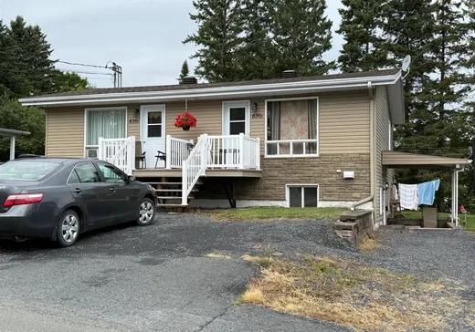 Triplex à vendre - 828-830 16e Rue, Saint-Georges, G5Y 4W9