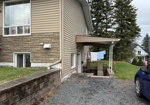 Triplex à vendre - 828-830 16e Rue, Saint-Georges, G5Y 4W9