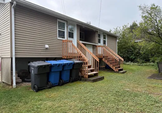 Triplex à vendre - 828-830 16e Rue, Saint-Georges, G5Y 4W9