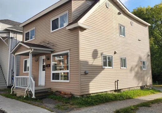 Duplex for Sale - 77-77A 2e Avenue, Windsor, J1S 1Z2