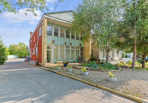 Triplex à vendre - 123 Rue St-Pierre, Rigaud, J0P1P0