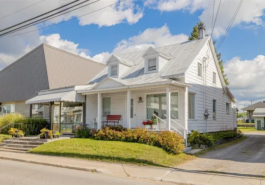 Duplex for Sale - 1070-1074 Av. Principale, Saint-Marc-des-Carrières, G0A 4B0