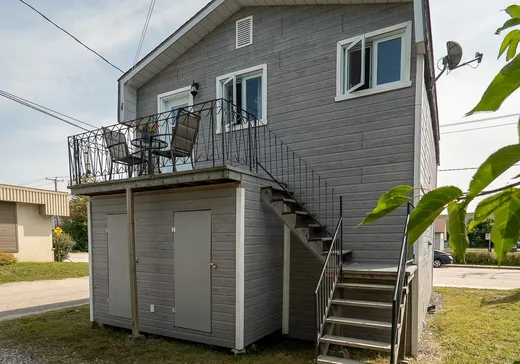 Duplex à vendre - 137-137A Rue St-Joseph, Mont-Laurier, J0W 1H0