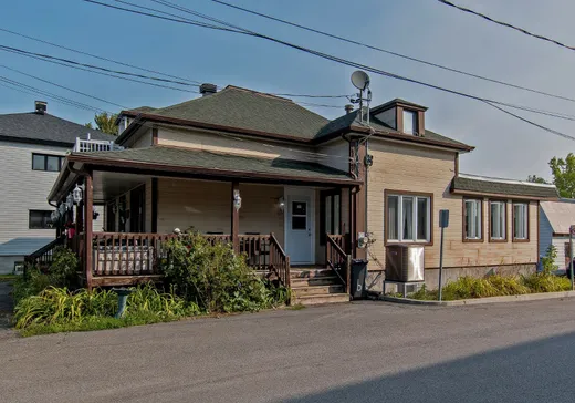 Duplex for sale - 356-356A Rue Notre-Dame, Charlemagne, J5Z1J2