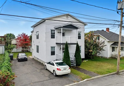 Duplex à vendre - 118-120 11e Avenue, Drummondville, J2B2X4