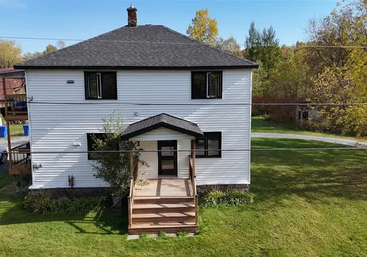 Duplex à vendre - 1105-1107 Ch. de Valence, Sherbrooke, J1H0E2
