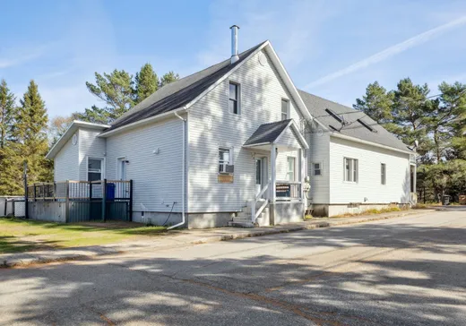 Triplex à vendre - 102-106 Rue Lahaie, L'Ascension, J0T1W0