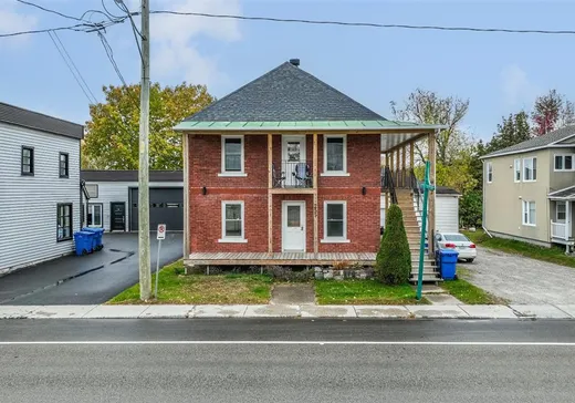 Duplex for sale - 255-257 Rue St-Georges, Windsor, J1S1K3