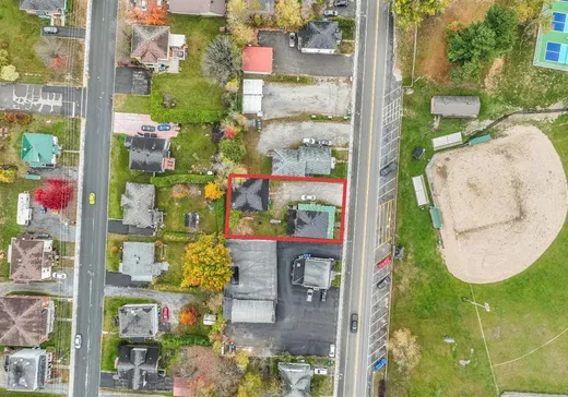 Duplex for Sale - 255-257 Rue St-Georges, Windsor, J1S 1K3