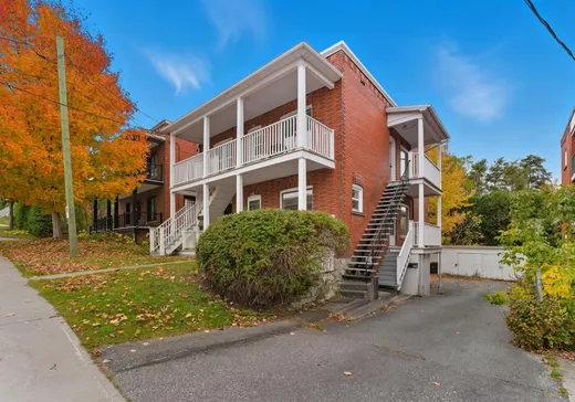 Triplex à vendre - 1023-1027 Rue St-Louis, Sherbrooke, J1H 4N9