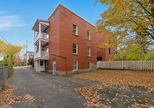 Triplex à vendre - 1023-1027 Rue St-Louis, Sherbrooke, J1H 4N9