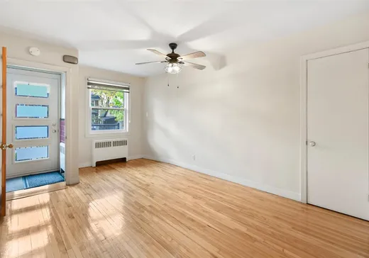 Duplex à vendre - 2375-2377 Rue St-Clément, Montréal (Centreville), H1V 3G4